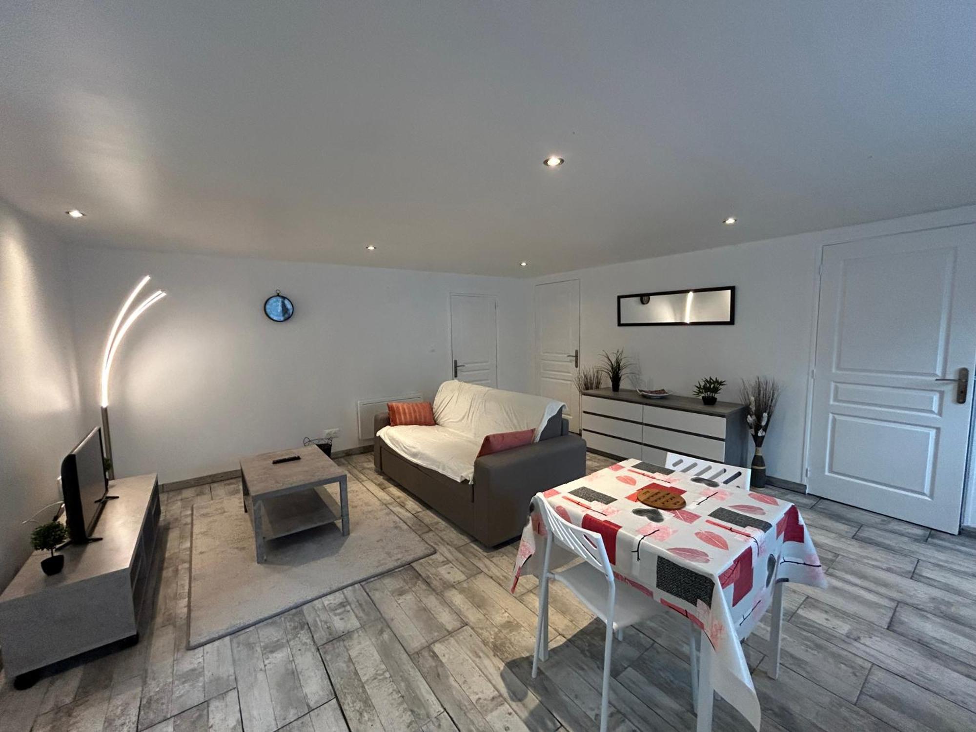 Studio * Nanteuil-en-Vallee